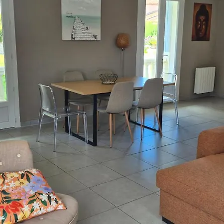 Maison Familiale Grau D'agde, 800m Plage, Parking, Clim